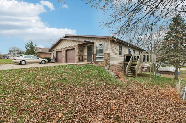 $445,000 | 105-107 West Garfield Street, Mount Horeb, WI 53572