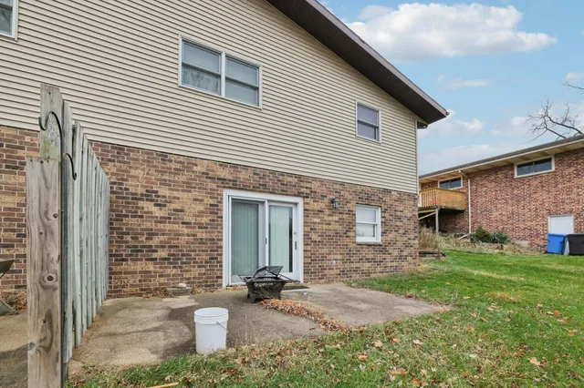 $445,000 | 105-107 West Garfield Street, Mount Horeb, WI 53572