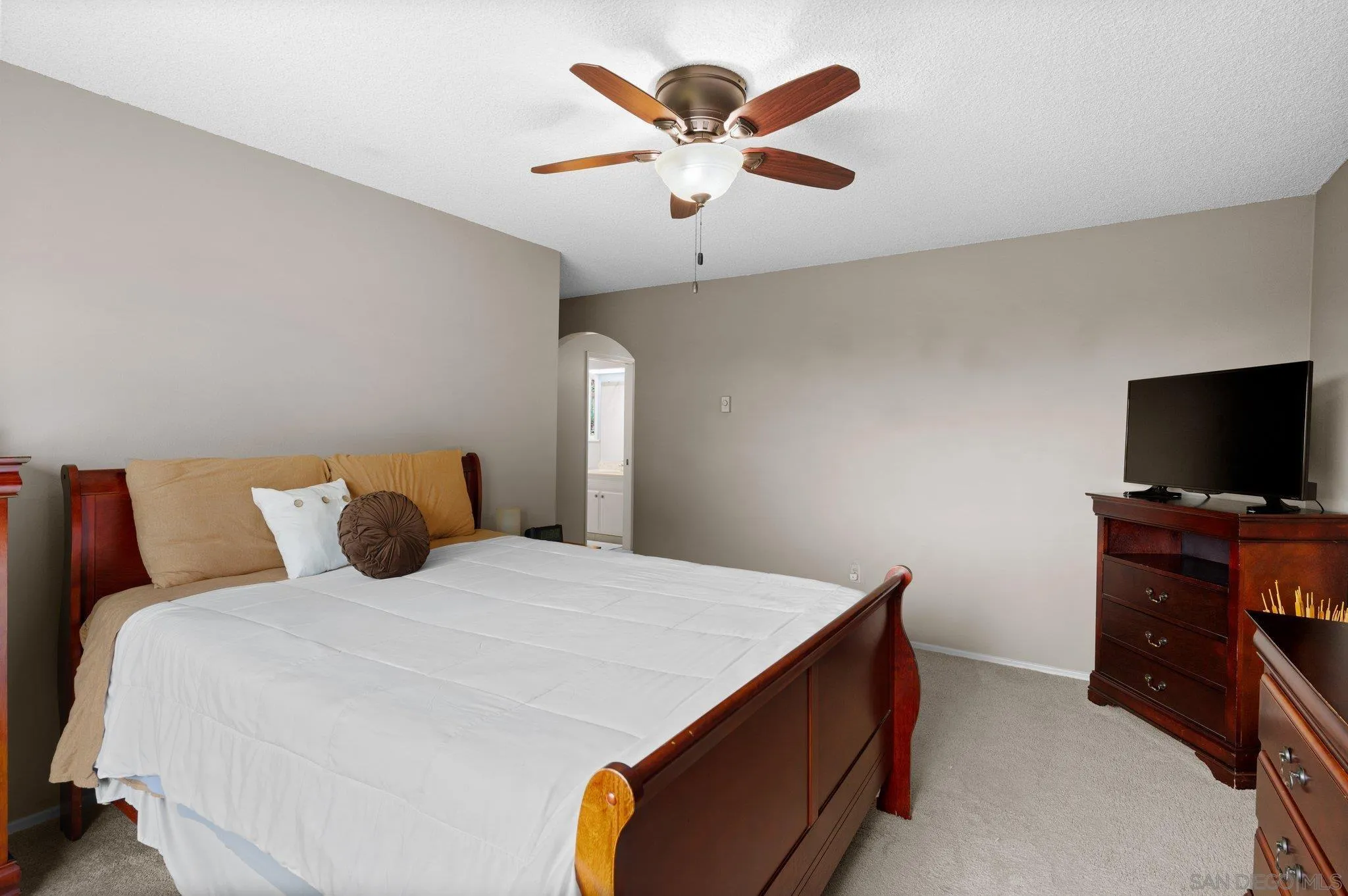 2189 Rockhoff Road Escondido, CA 92026 - Photo 33 of 60 a bedroom with a bed and a flat screen tv