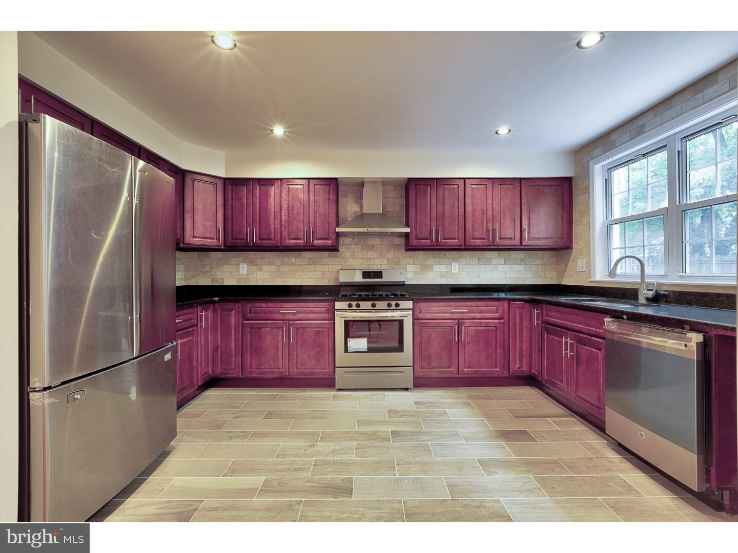 3633 Salina Road Philadelphia, PA 19154 - Photo 2 of 12 Kitchen