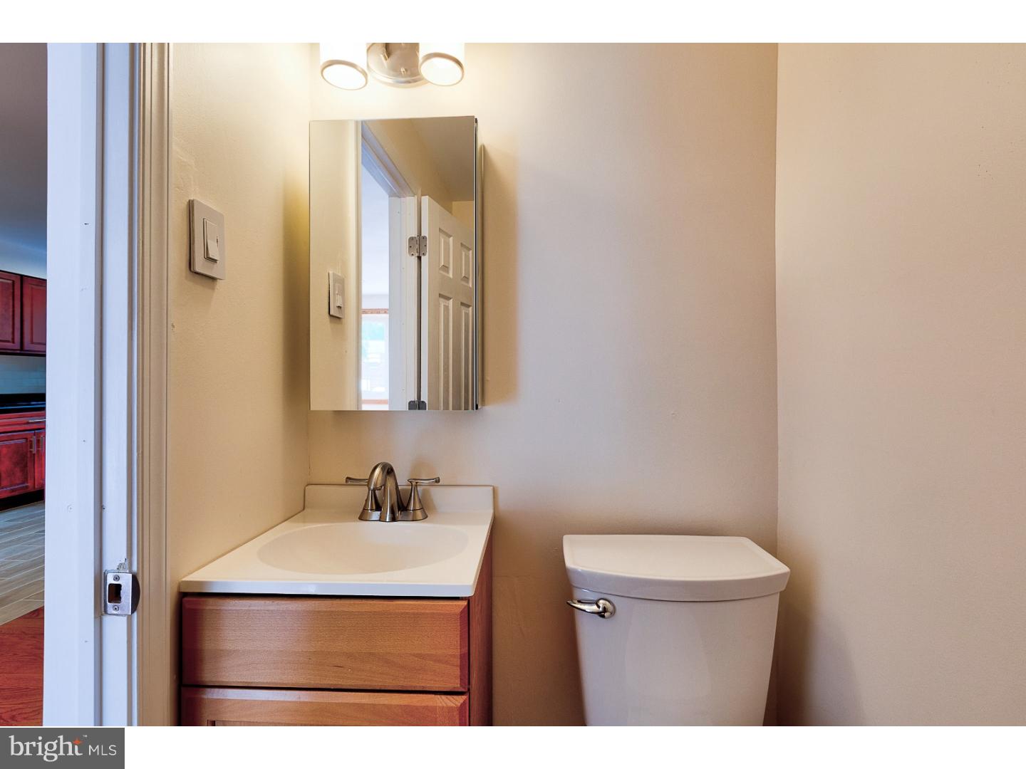 3633 Salina Road Philadelphia, PA 19154 - Photo 11 of 12 Bathroom