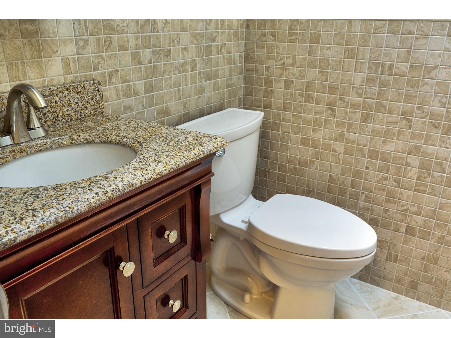 3633 Salina Road Philadelphia, PA 19154 - Photo 10 of 12 Bathroom