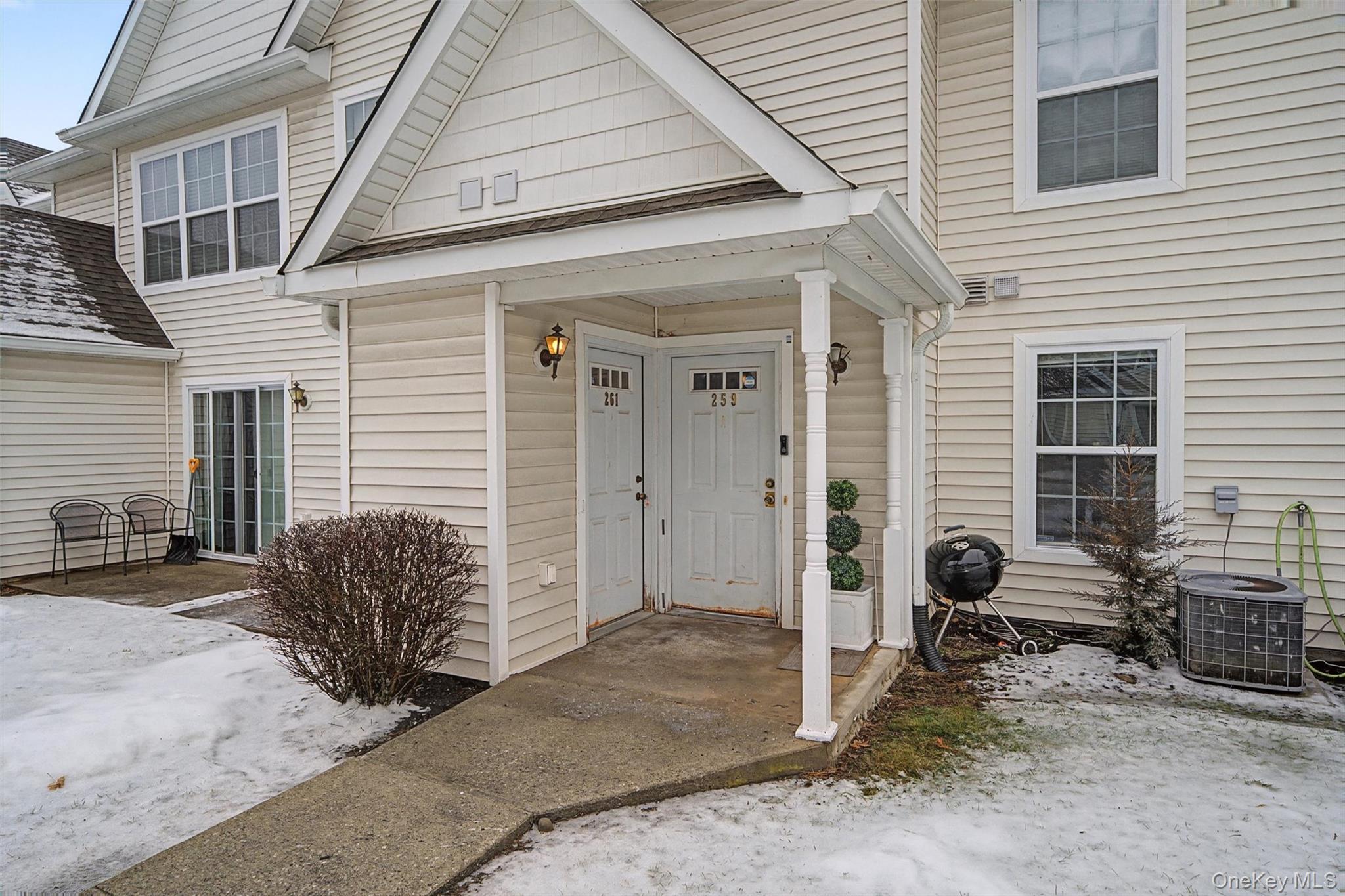 261 Ruth Court Middletown, NY 10940 - Photo 2 of 23