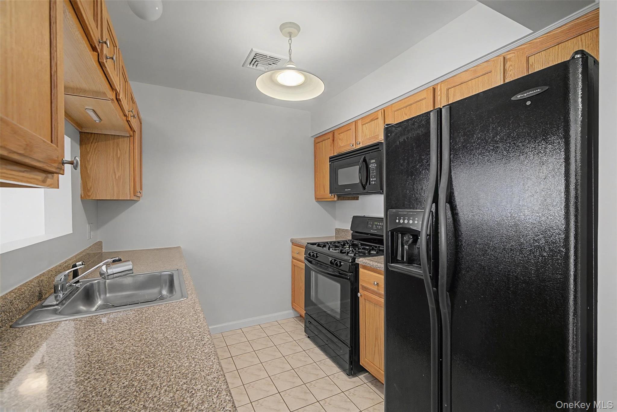 261 Ruth Court Middletown, NY 10940 - Photo 9 of 23