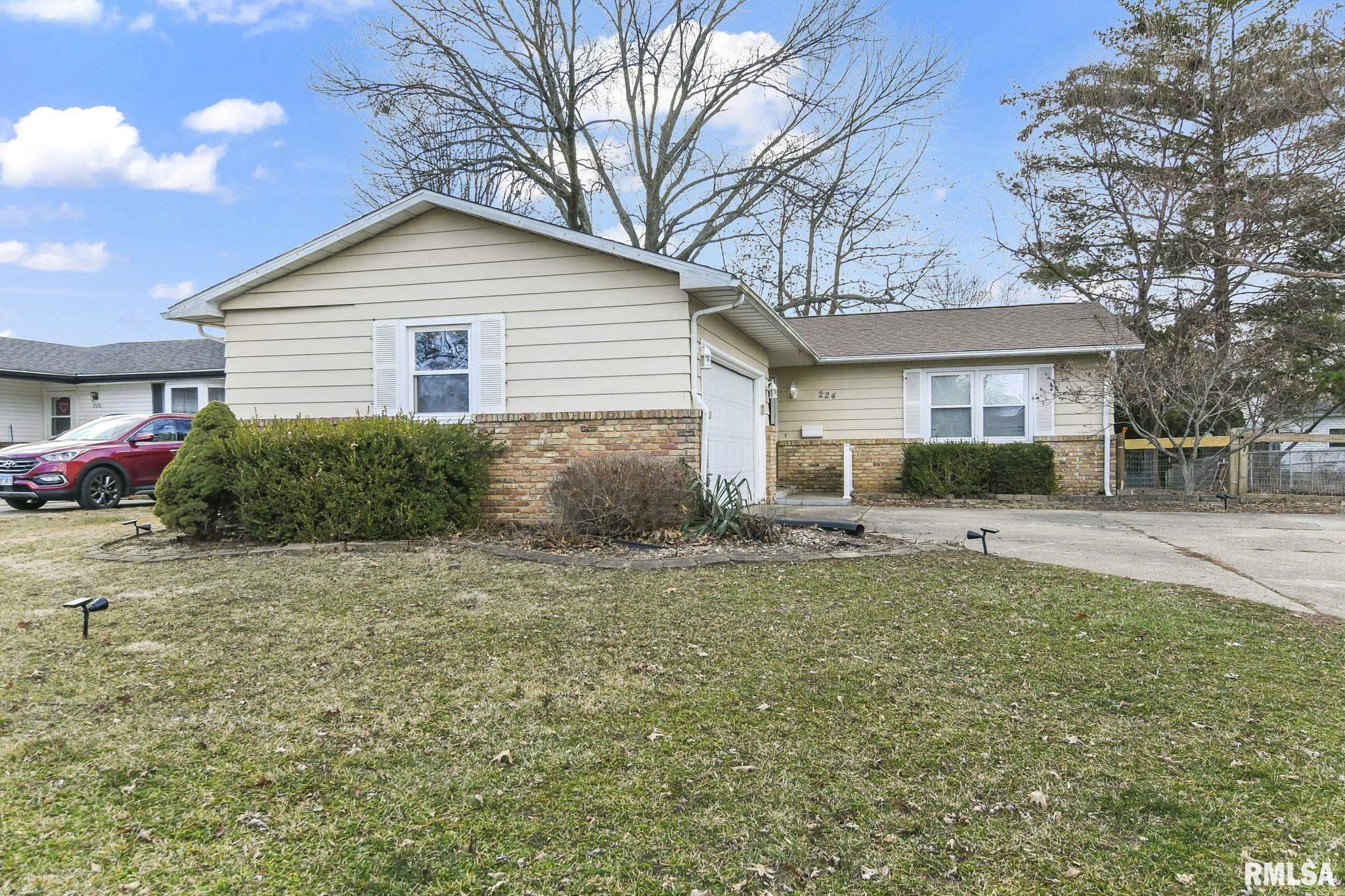 224 Stutely Lane Springfield, IL 62704 - Photo 2 of 32