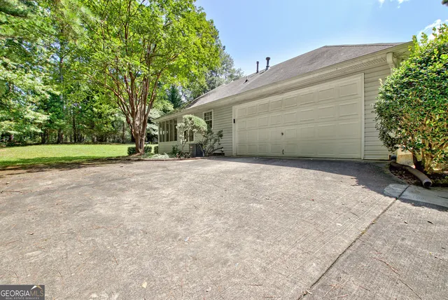 a view of a house with a yard and garage