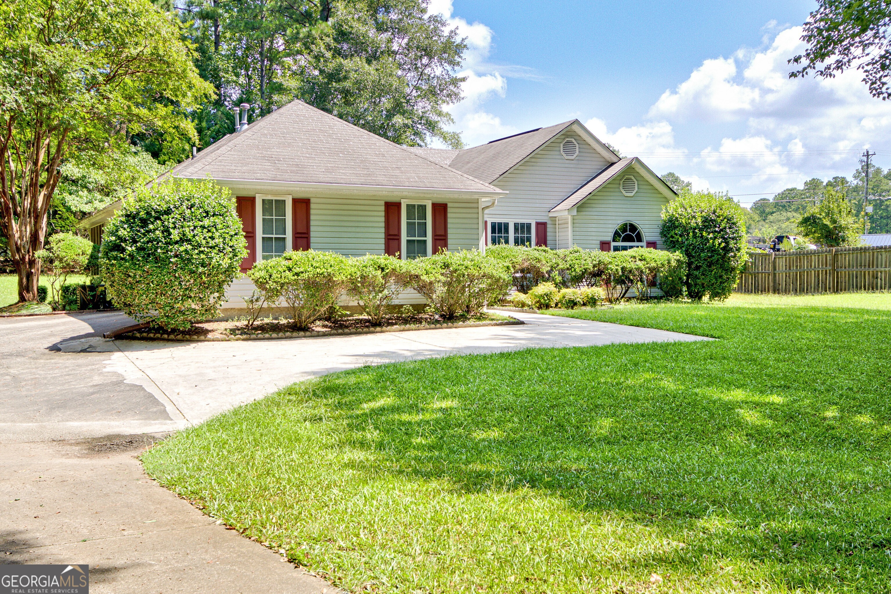 45 Paces Landing Drive Newnan, GA 30263 - Photo 4 of 31 a front view of a house with a yard