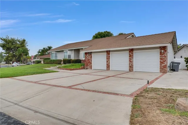 $1,100,000 | 30279 Clear Water Drive, Canyon Lake, CA 92587