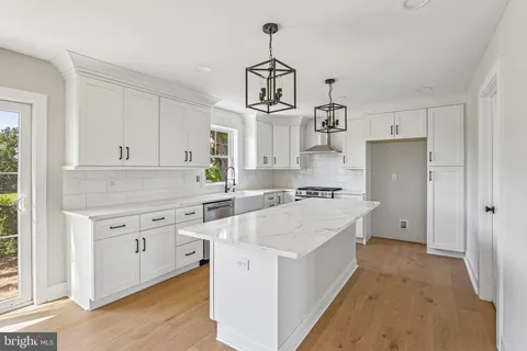 $879,000 | 218 4th Avenue, Newtown Square, PA 19073