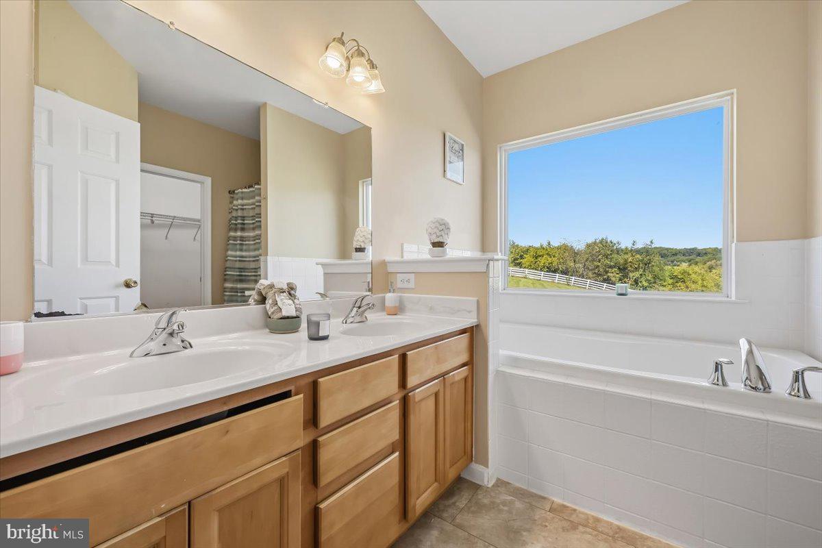 3857 Tie Road Slatington, PA 18080 - Photo 23 of 47 Primary Bathroom