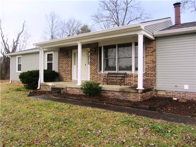 2401 Cairo Bend Road Lebanon, TN 37087 - Photo 4 of 18 a front view of a house with garden