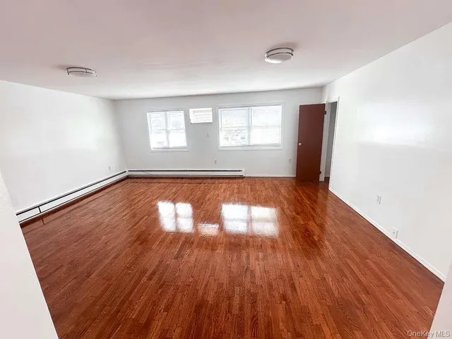 $3,300 | 19703 120th Avenue | St. Albans