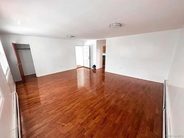 $3,300 | 19703 120th Avenue | St. Albans