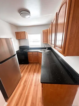 $3,300 | 19703 120th Avenue | St. Albans