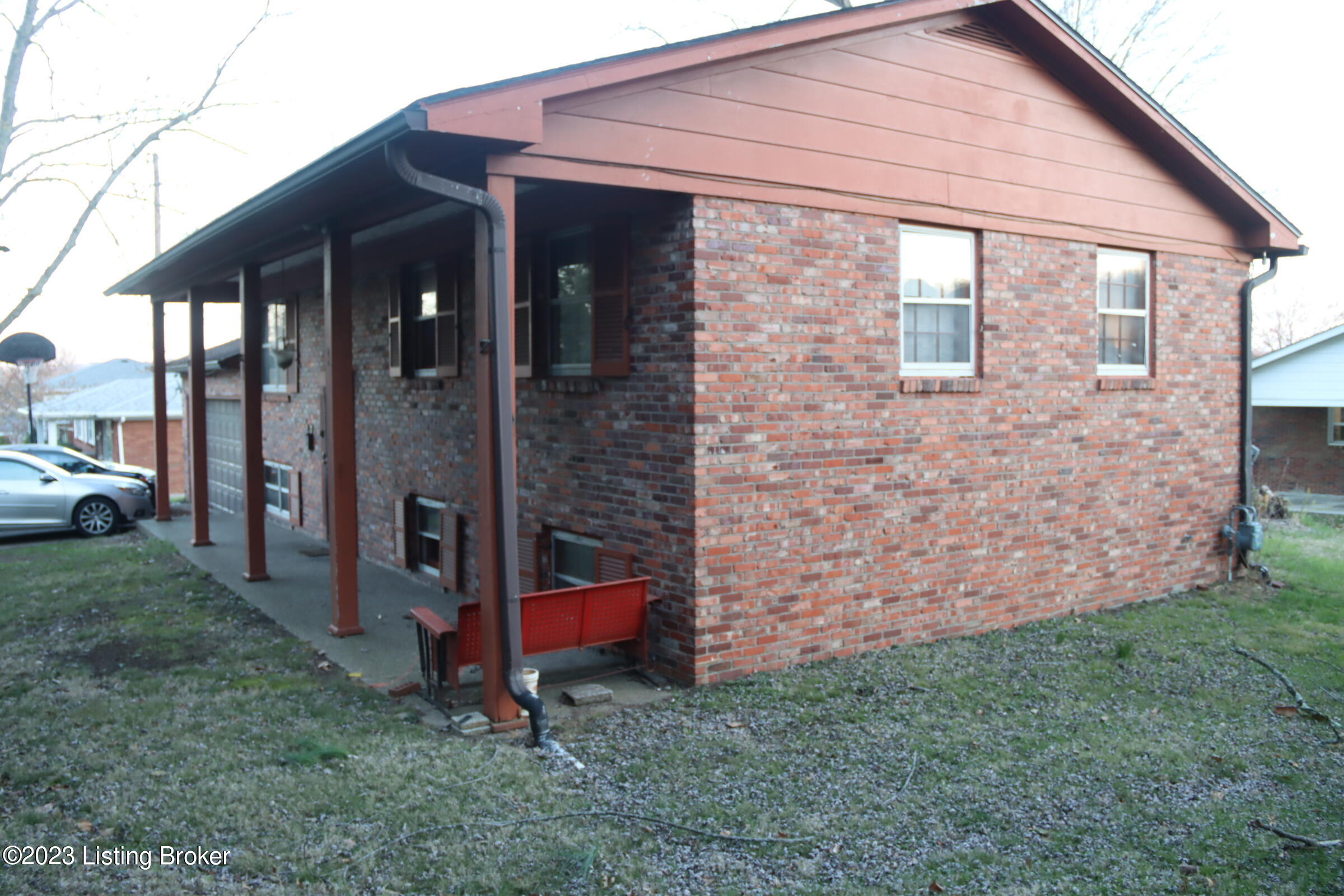 1144 Franelm Road Louisville, KY 40214 - Photo 2 of 14 IMG_4121