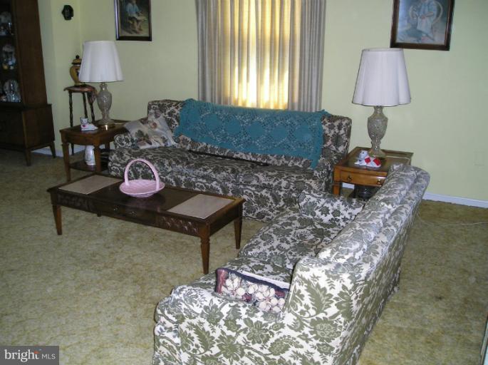 6813 Queens Ferry Road Baltimore, MD 21239 - Photo 8 of 19 a living room with furniture and a window