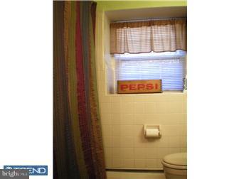 383 Lakeside Road, Unit G1 Ardmore, PA 19003 - Photo 9 of 11 Bathroom
