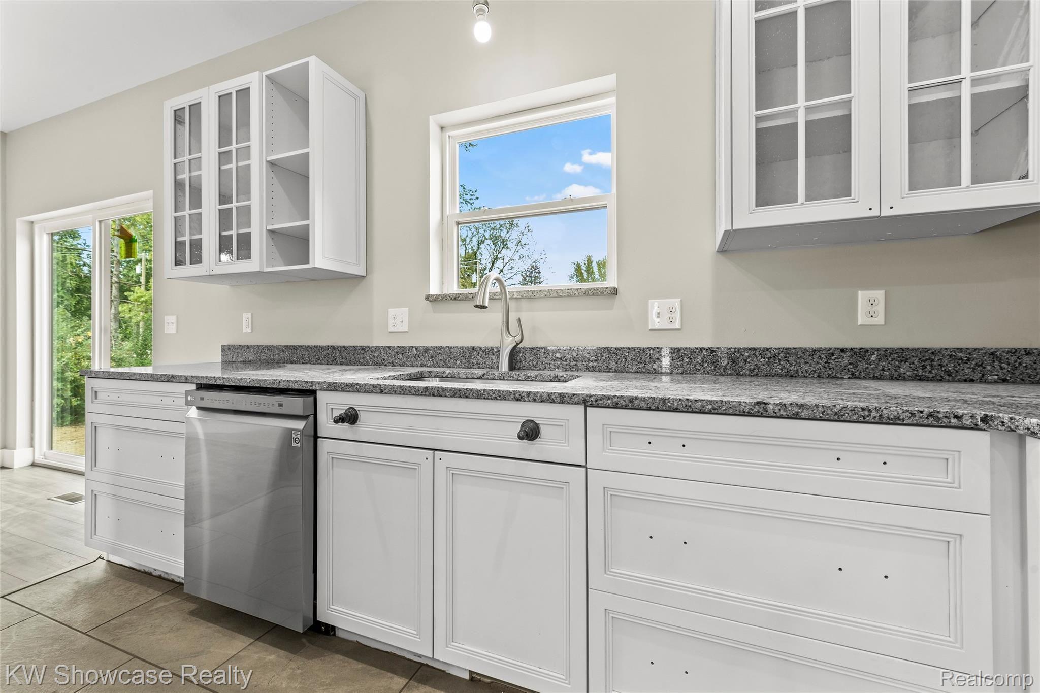 7661 East Highland Road Howell, MI 48855 - Photo 18 of 47 DSC_2759.jpg