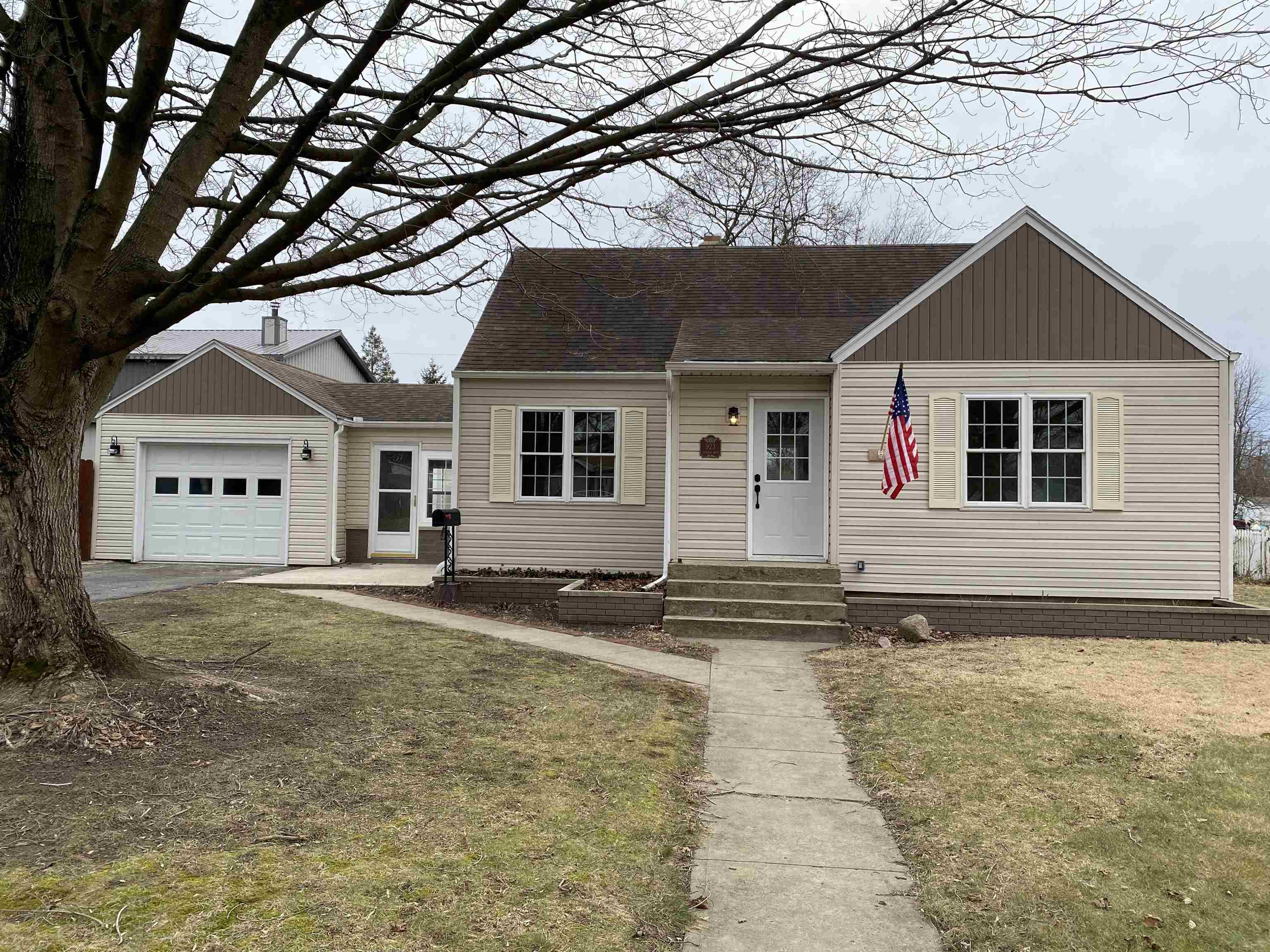 923 Jackson Boulevard Rochester, IN 46975 - Photo 1 of 36 Gallery Image 1