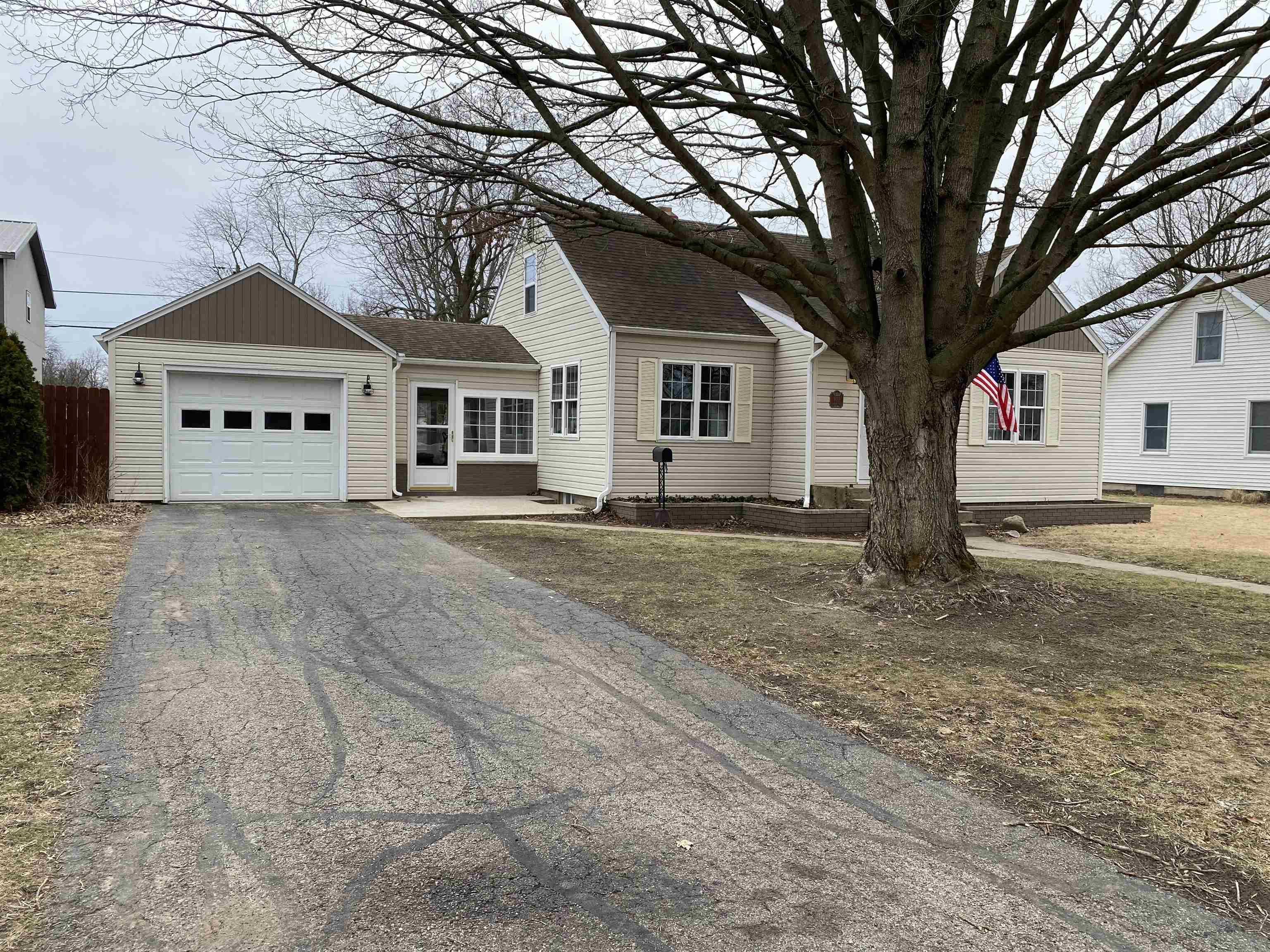 923 Jackson Boulevard Rochester, IN 46975 - Photo 3 of 36 Gallery Image 3