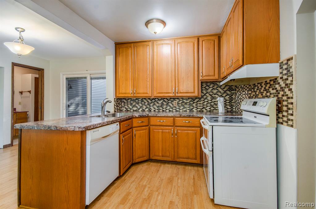 8344 Ellis Road Clarkston, MI 48348 - Photo 14 of 32