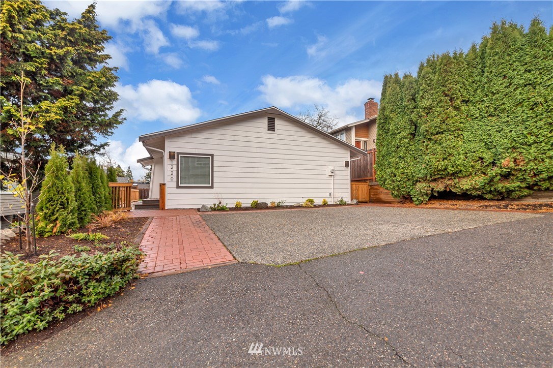 1220 North 32nd Street Renton, WA 98056 - Photo 3 of 32
