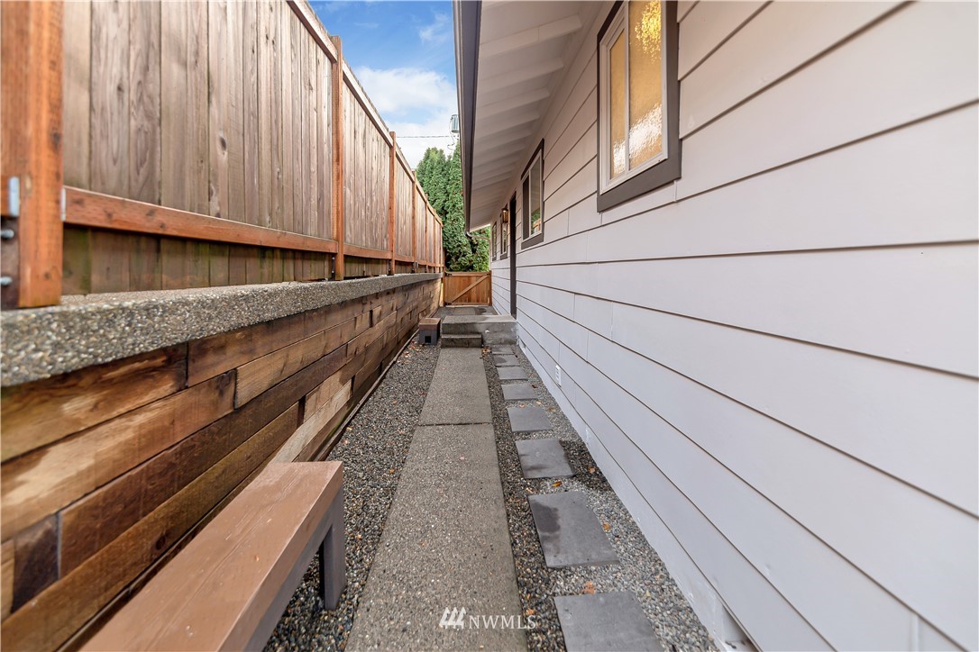 1220 North 32nd Street Renton, WA 98056 - Photo 7 of 32