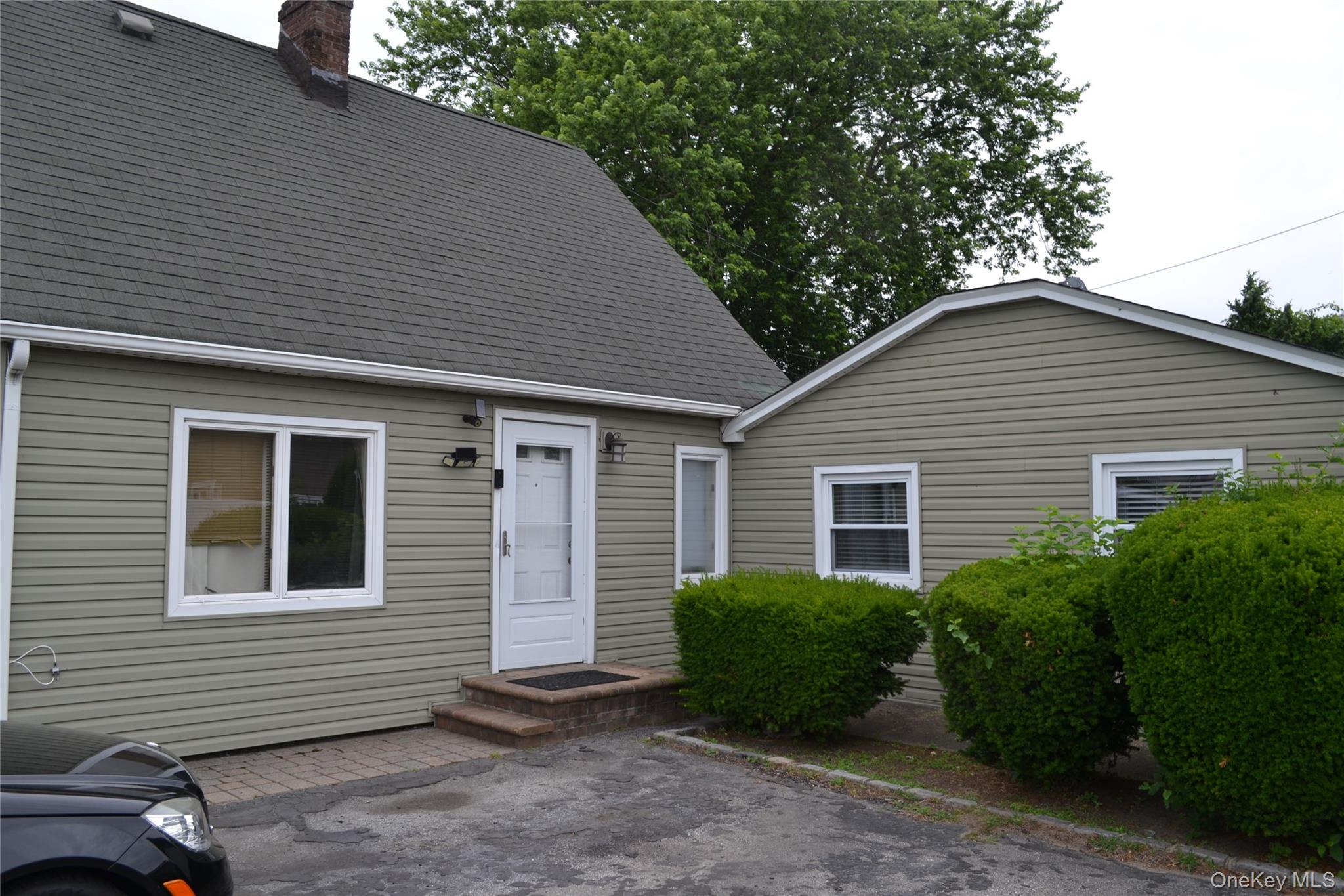 516 Long Beach Road Island Park, NY 11558 - Photo 2 of 31 side entrance of main house