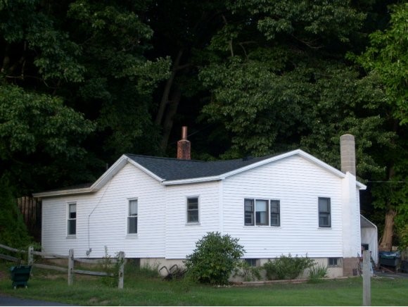 93 Cottage Road Manchester, NH 03103 - Photo 1 of 1 Gallery Image 1