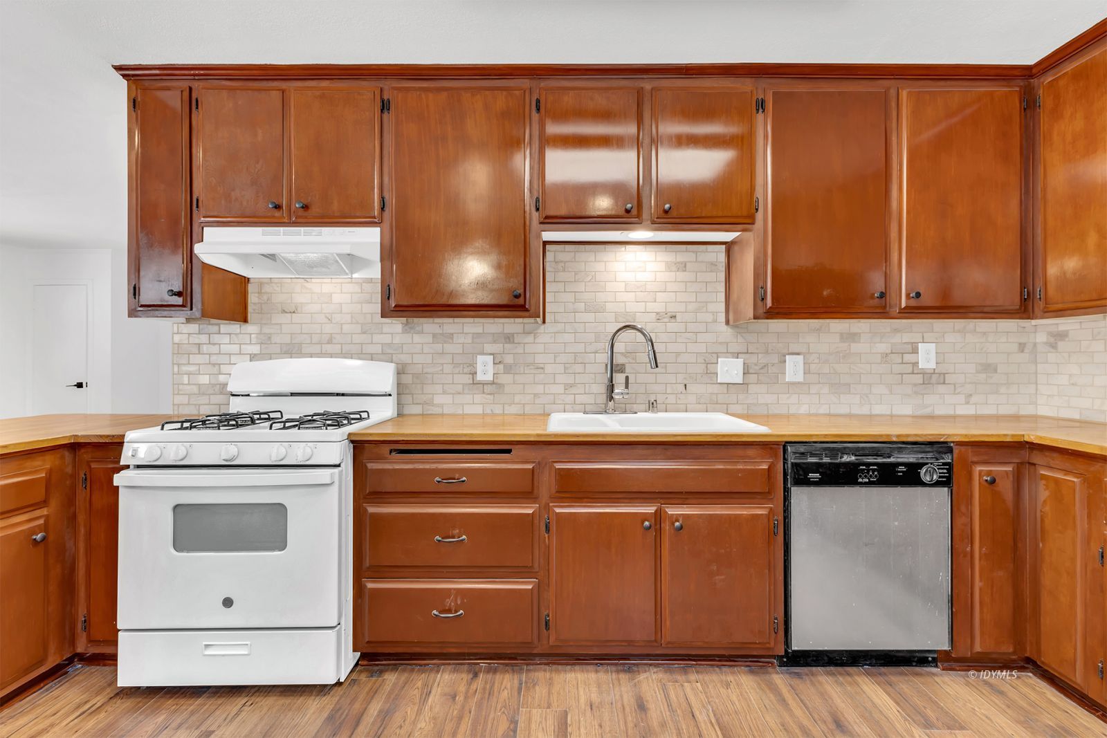 25459 Palomar Road Idyllwild, CA 92549 - Photo 23 of 51 a kitchen with stainless steel appliances granite countertop a stove a sink and a microwave