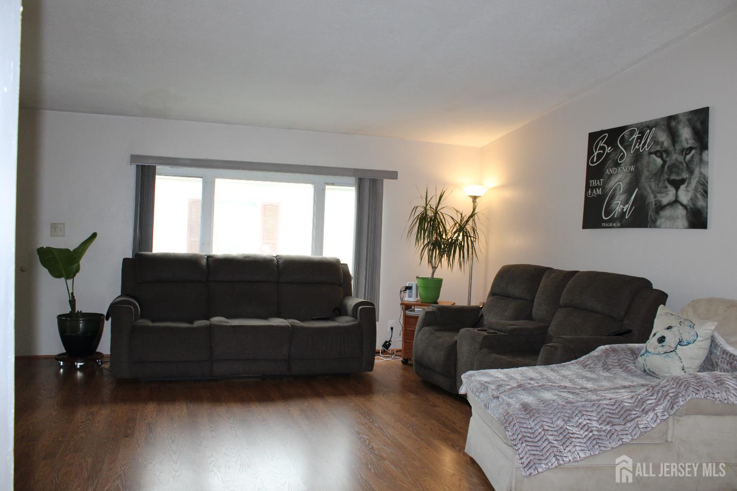19 Twain Road North Brunswick, NJ 08902 - Photo 10 of 27 Gallery Image 10