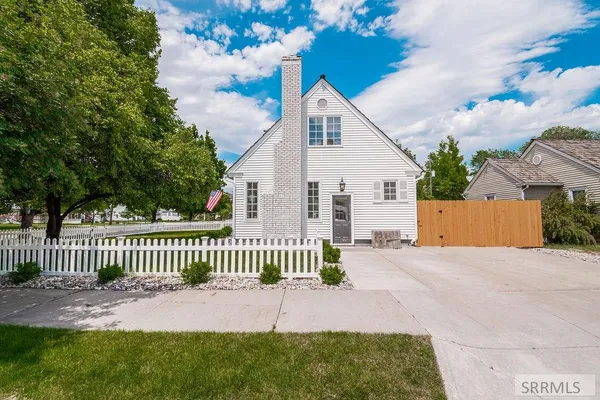 $525,000 | 2095 S Boulevard, Idaho Falls, ID 83404