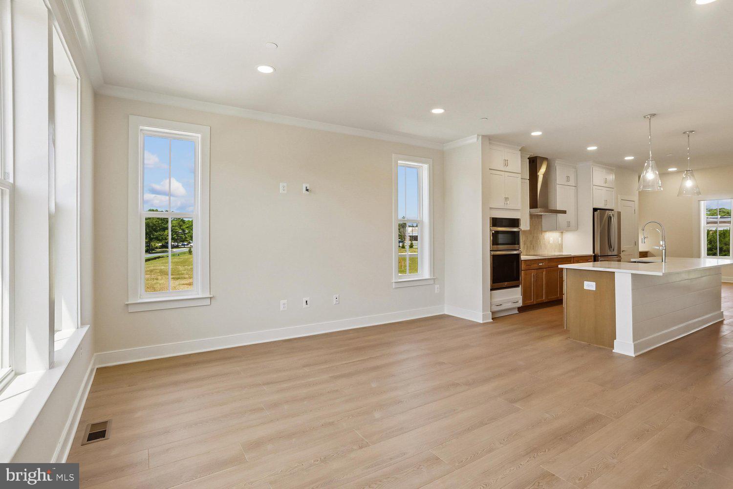 209 Allen Lane Poolesville, MD 20837 - Photo 18 of 74 Living Room