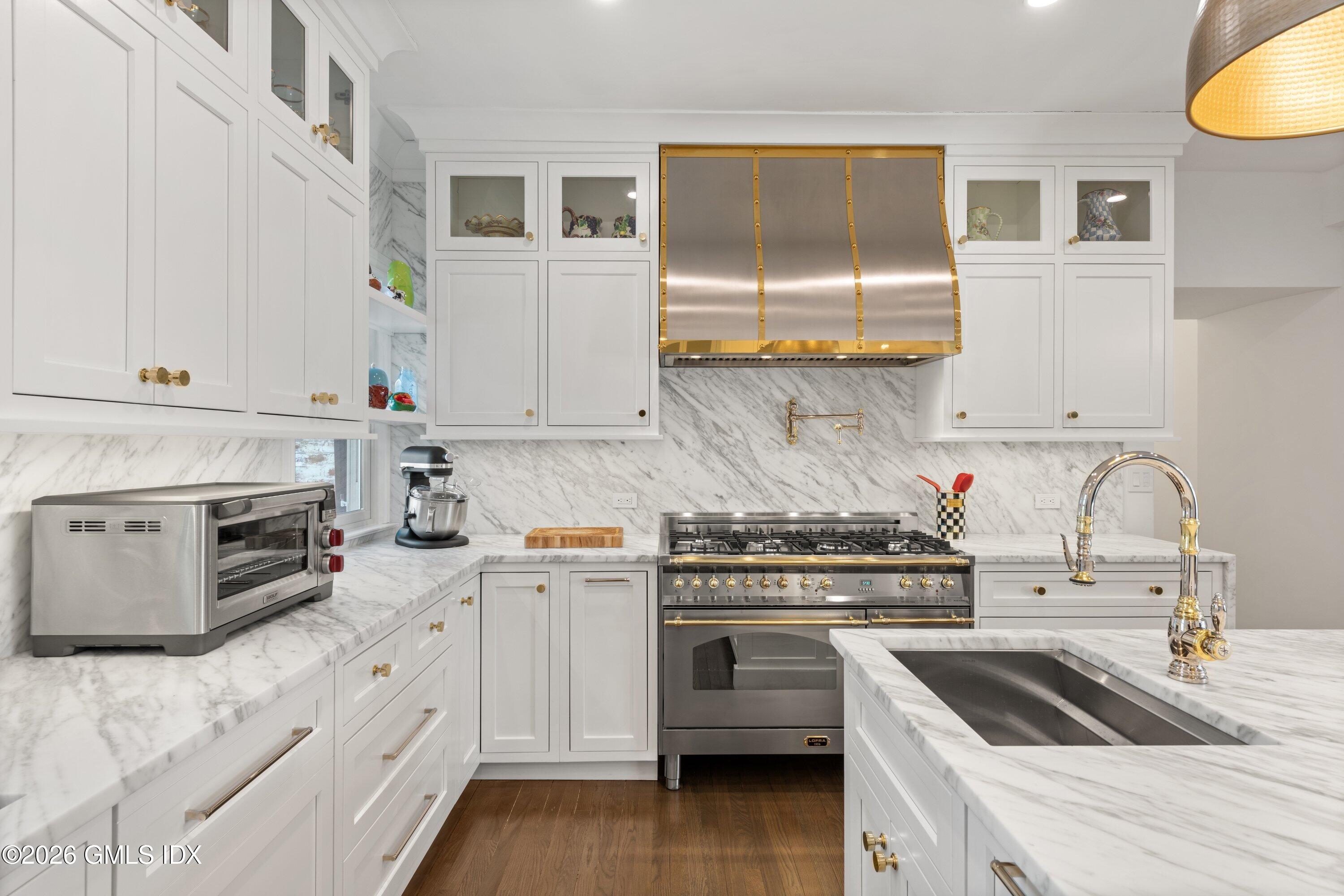 530 Round Hill Road Greenwich, CT 06831 - Photo 11 of 63 2.37 Gourmet Kitchen