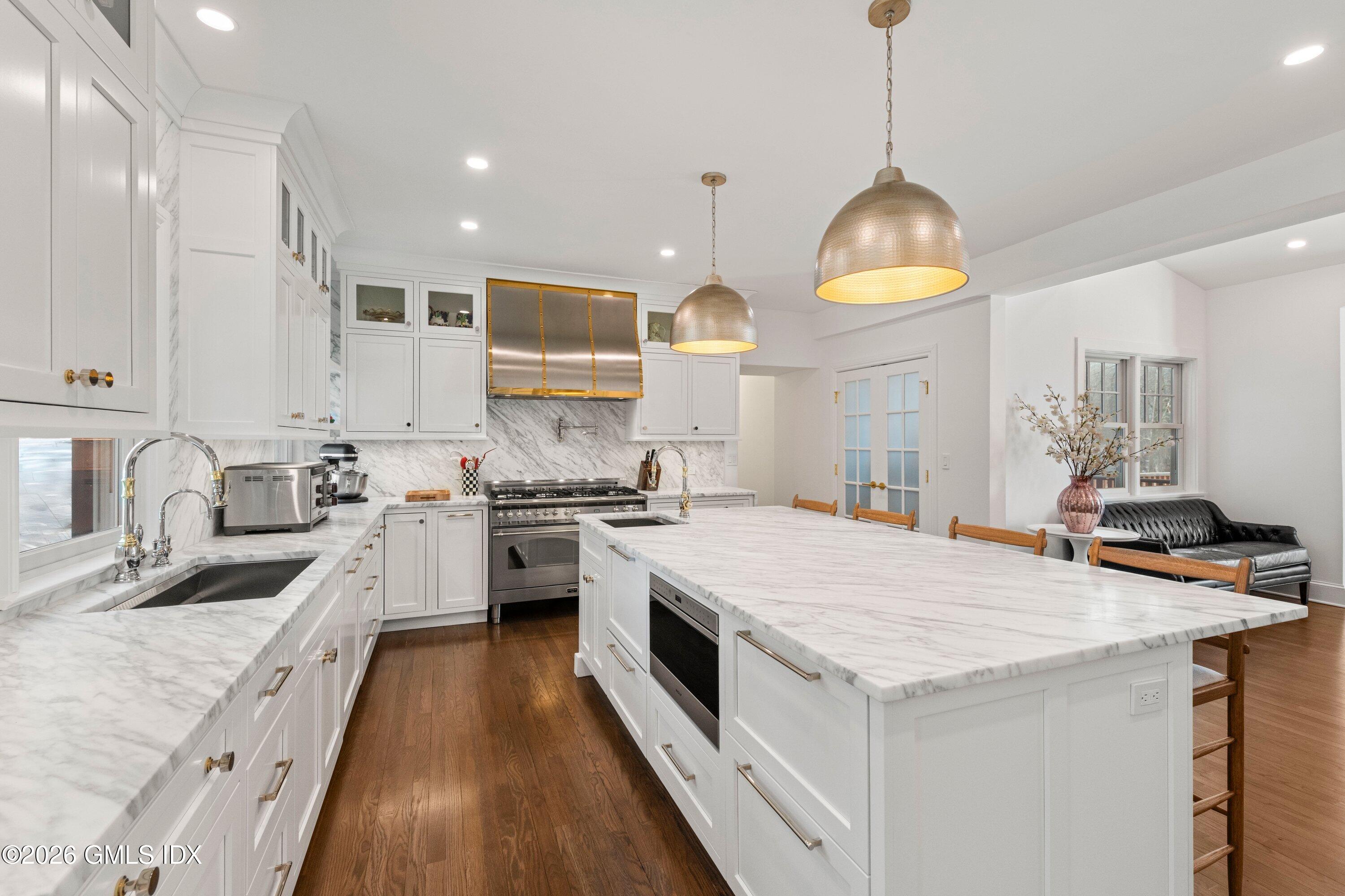 530 Round Hill Road Greenwich, CT 06831 - Photo 12 of 63 2.38 Gourmet Kitchen