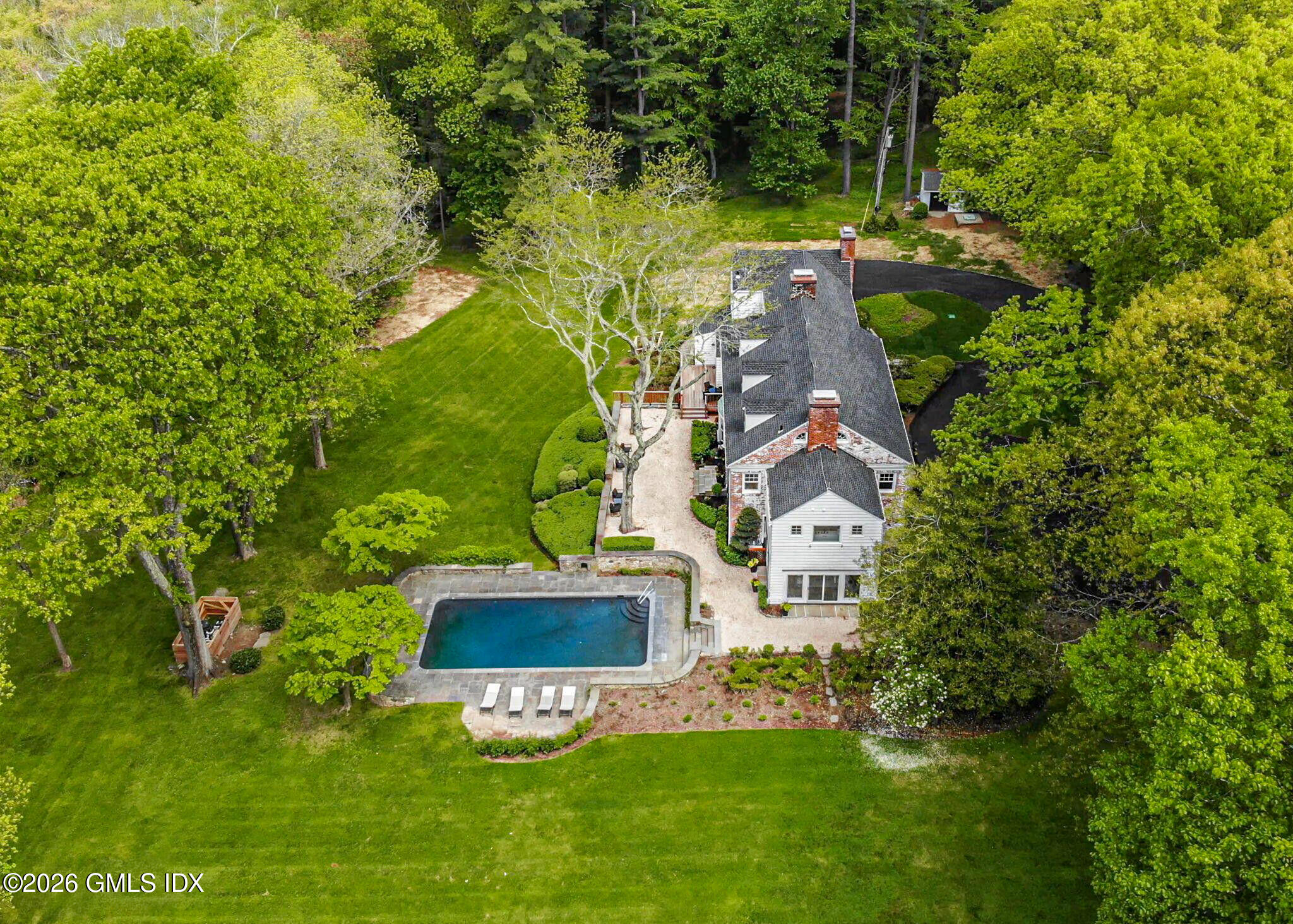 530 Round Hill Road Greenwich, CT 06831 - Photo 2 of 63 20240519012047636155000000-o-2