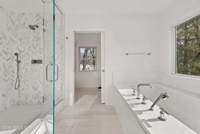 $7,495,000 | 530 Round Hill Road, Greenwich, CT 06831