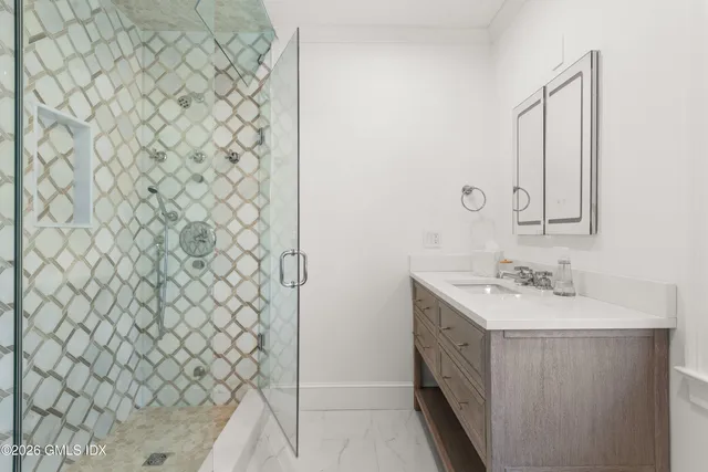 $7,495,000 | 530 Round Hill Road, Greenwich, CT 06831