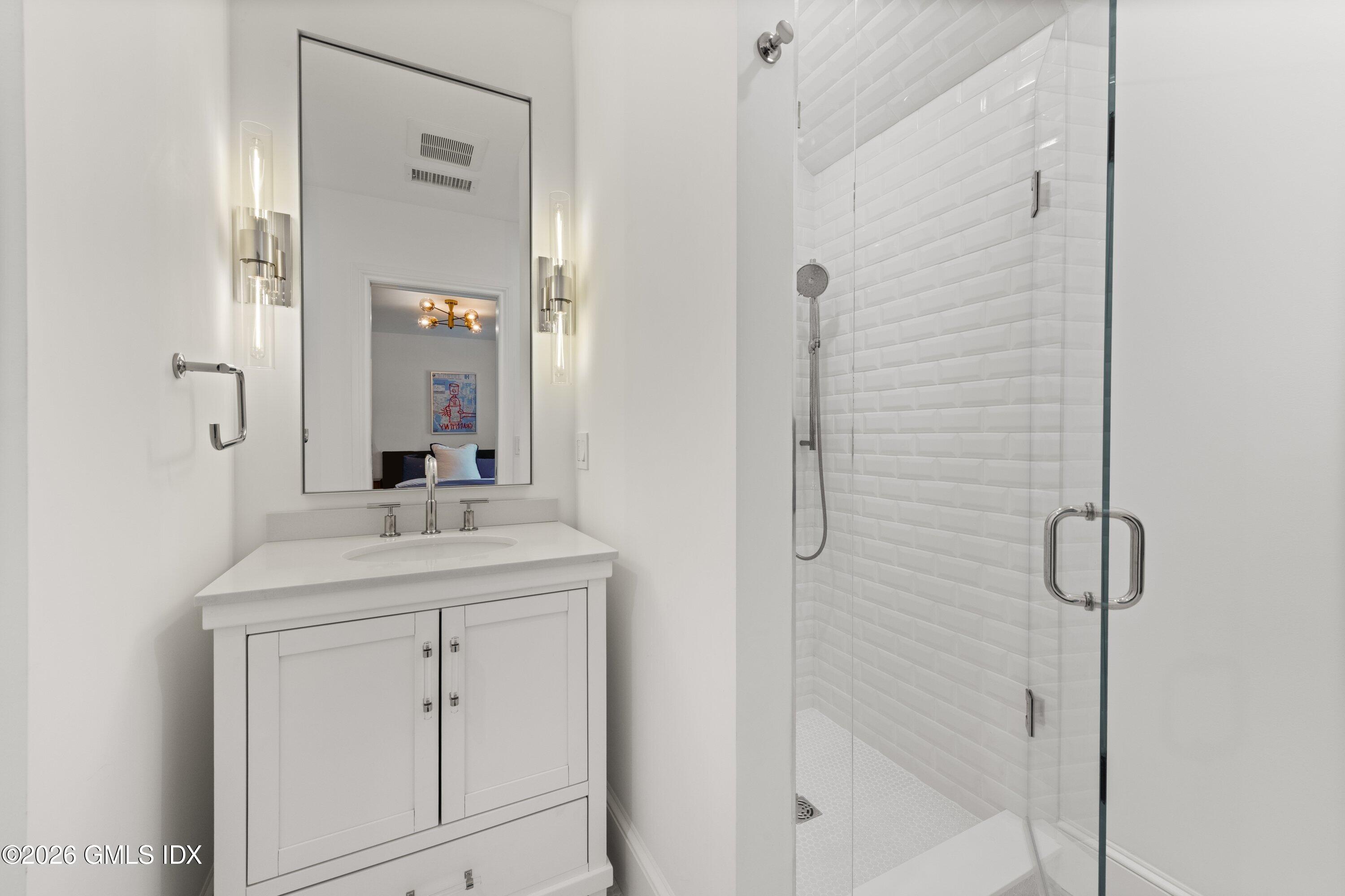 530 Round Hill Road Greenwich, CT 06831 - Photo 36 of 63 10.31 Bathroom 2