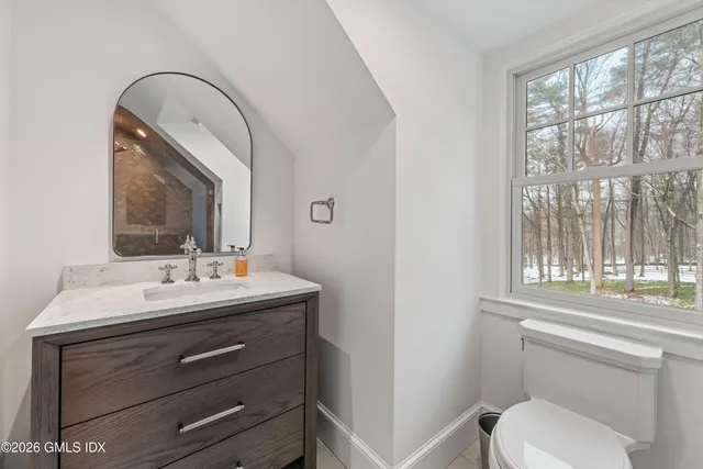 $7,495,000 | 530 Round Hill Road, Greenwich, CT 06831