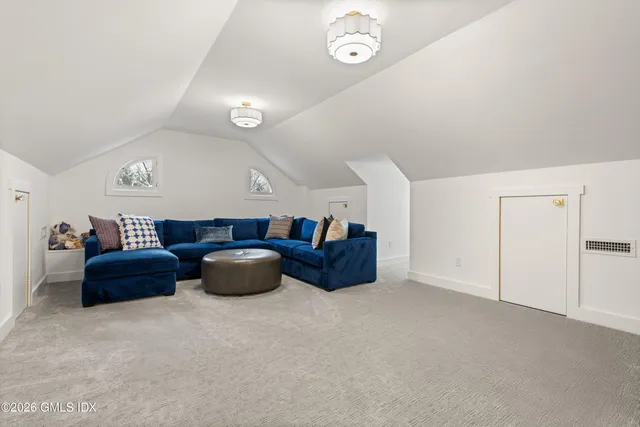 $7,495,000 | 530 Round Hill Road, Greenwich, CT 06831