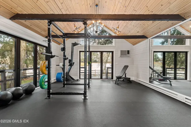 $7,495,000 | 530 Round Hill Road, Greenwich, CT 06831