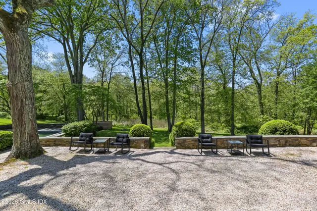 $7,495,000 | 530 Round Hill Road, Greenwich, CT 06831