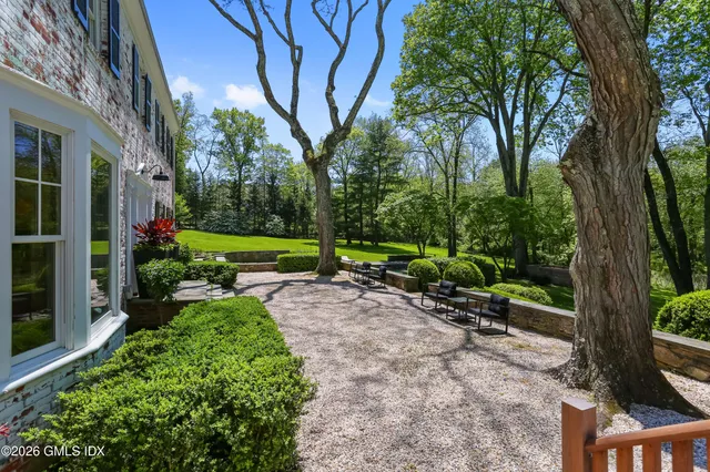 $7,495,000 | 530 Round Hill Road, Greenwich, CT 06831
