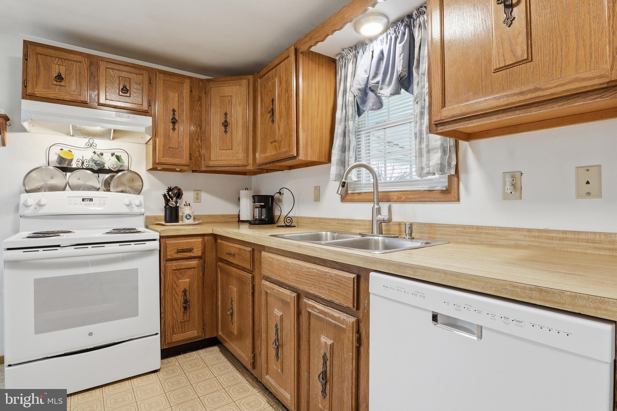 3075 Muirfield Road Dover, PA 17315 - Photo 11 of 53