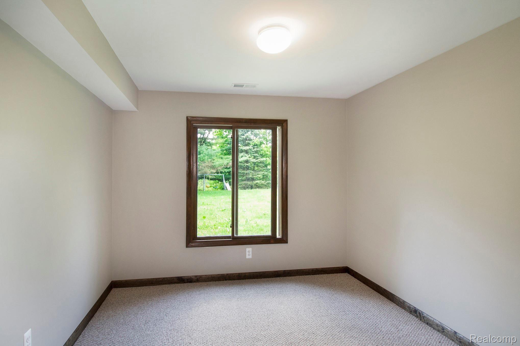 800 Sleaford Road Howell, MI 48843 - Photo 18 of 29 Bedroom #5
