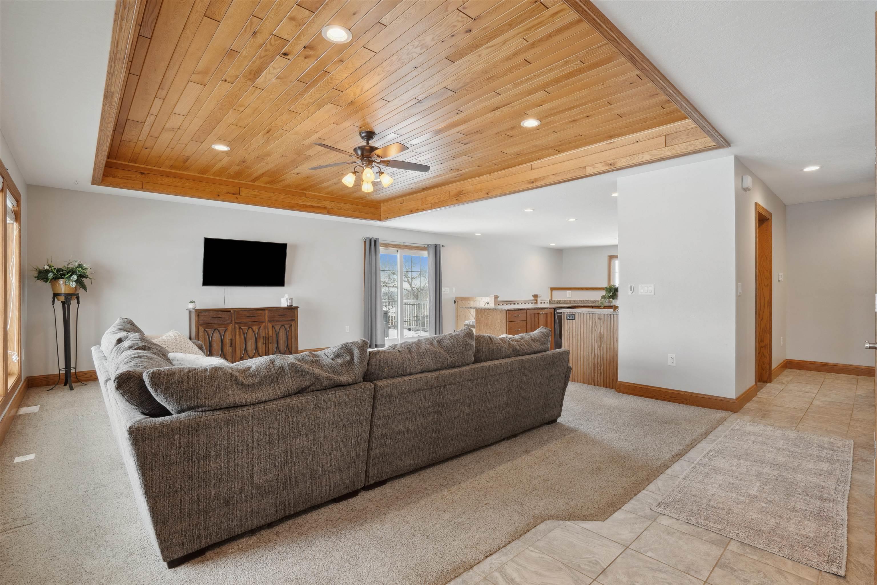 2402 Aspen Ln Road Decorah, IA 52101 - Photo 6 of 35 Gallery Image 6