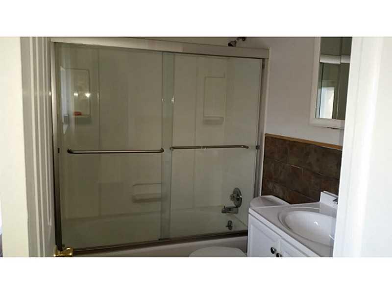 9 Highbury Road Cheswick, PA 15024 - Photo 12 of 19 Full Bath. Tastefully updated bath