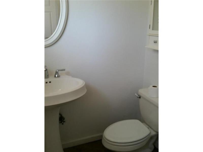 9 Highbury Road Cheswick, PA 15024 - Photo 15 of 19 Partial Bath.