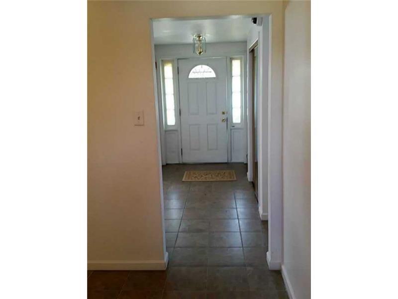 9 Highbury Road Cheswick, PA 15024 - Photo 4 of 19 Entry/Foyer.